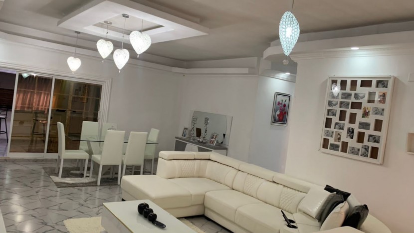 Venda Vivenda V3 + suites no zango 0