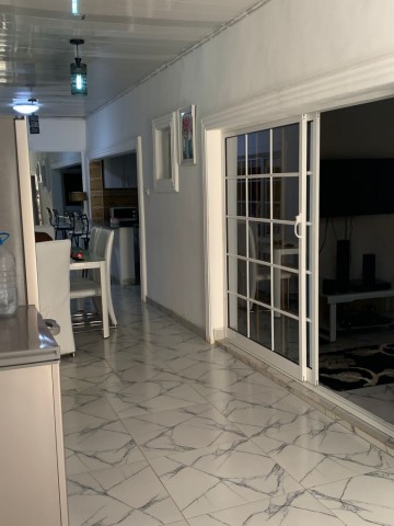Venda Vivenda V3 + suites no zango 0