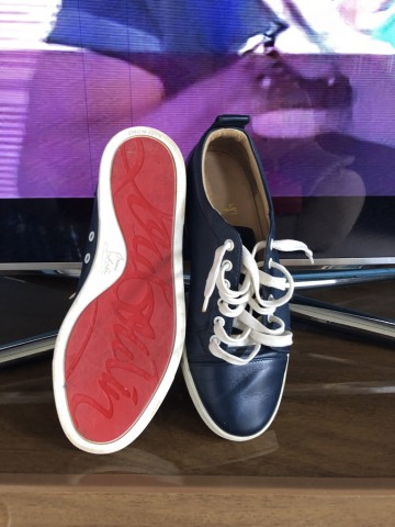 Venda Christian Louboutin clássica