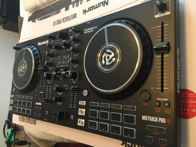 Venda CONTROLADORA NUMARK MIXTRACK PRO FX