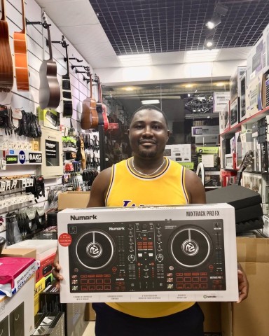 Venda CONTROLADORA NUMARK MIXTRACKPROFX NOVA