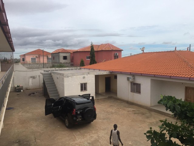 Venda Vende-se Uma Vivenda V4
