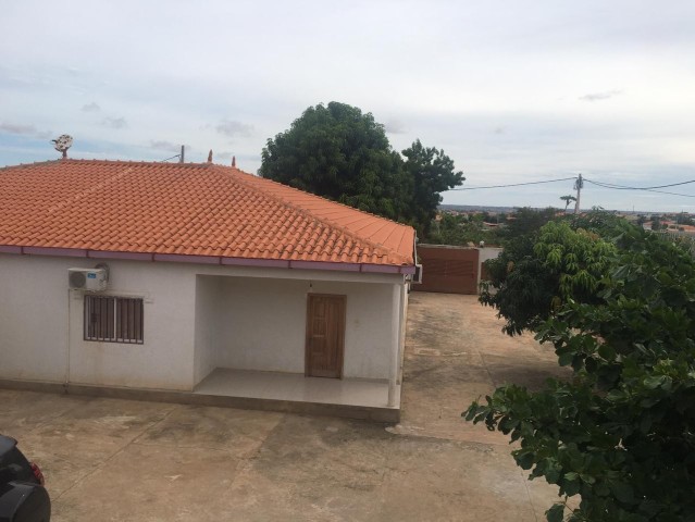 Venda Vende-se Uma Vivenda V4