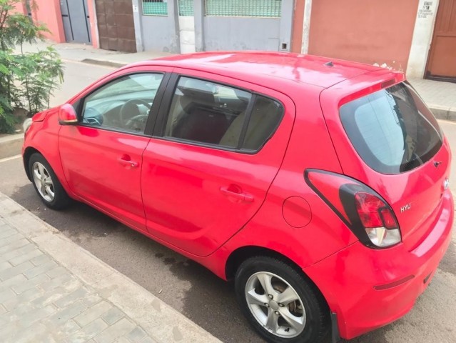 Venda Hyundai i20 - Vermelho