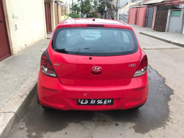 Venda Hyundai i20 - Vermelho