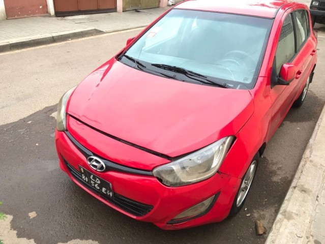 Venda Hyundai i20 - Vermelho