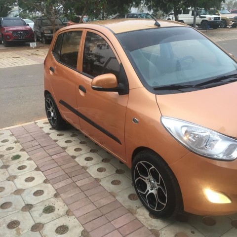 Venda Yhundai i10 1.2 impecável