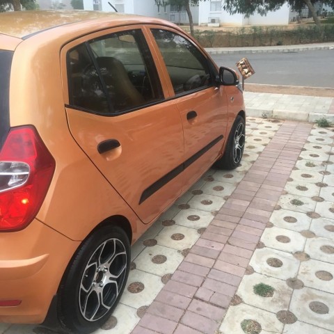 Venda Yhundai i10 1.2 impecável