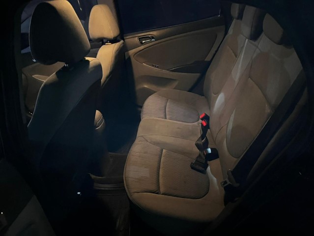 Venda Hyundai Accent Modelo matrícula GF Duas varetas Motor seco Interior limpo :bancos em couro Cor : preto Estado de conservação bom