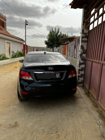 Venda Hyundai Accent Modelo matrícula GF Duas varetas Motor seco Interior limpo :bancos em couro Cor : preto Estado de conservação bom