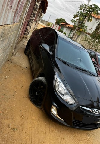 Venda Hyundai Accent Modelo matrícula GF Duas varetas Motor seco Interior limpo :bancos em couro Cor : preto Estado de conservação bom