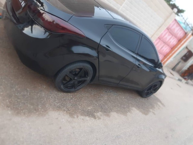 Venda HYUNDAI ELANTRA
