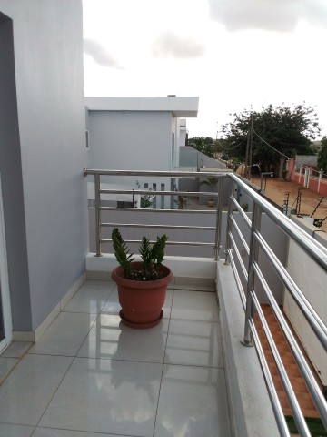 Venda Vendo está vivenda do tipo T5 e suítes com Mobília
