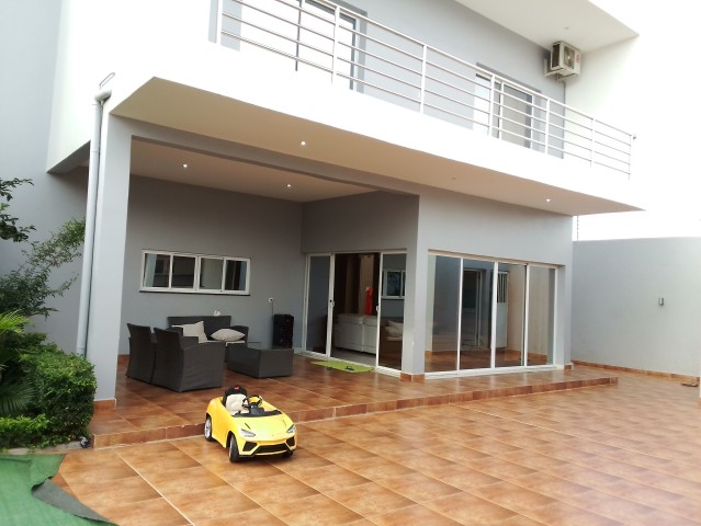Venda Vendo está vivenda do tipo T5 e suítes com Mobília