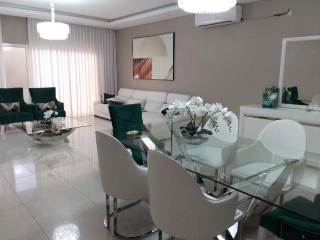 Venda Vendo está vivenda do tipo T5 e suítes com Mobília