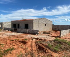 A venda Temos disponível casas do Tipo T(3 e t4) em todos zangos