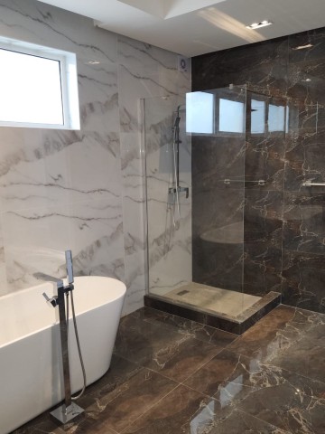Venda Luxuosa vivenda V5 dúplex, na urbanização Boa Vida na via expressa, totalmente nova nunca antes habitada
