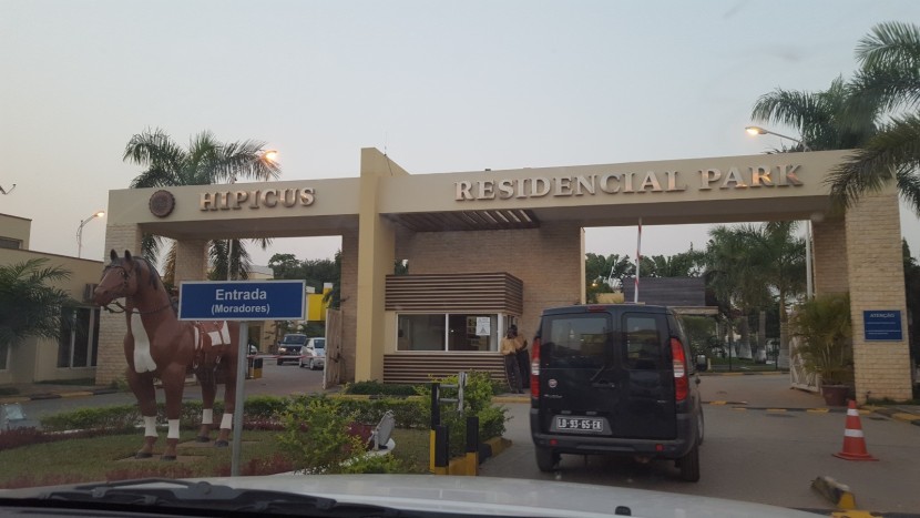 Venda VIVENDA V4, COM MOBILIA E PISCINA NO CONDOMÍNIO HÍPICOS