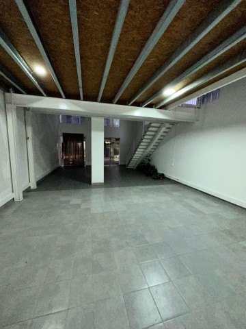 Venda LOJA COM 600 M² NA NA AVENIDA LINO DIAS (INGOMBOTAS)
