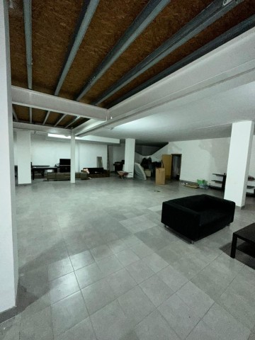 Venda LOJA COM 600 M² NA NA AVENIDA LINO DIAS (INGOMBOTAS)