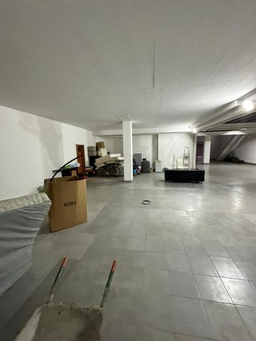 Venda LOJA COM 600 M² NA NA AVENIDA LINO DIAS (INGOMBOTAS)