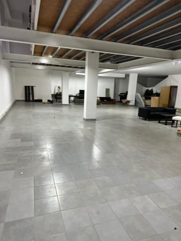 Venda LOJA COM 600 M² NA NA AVENIDA LINO DIAS (INGOMBOTAS)