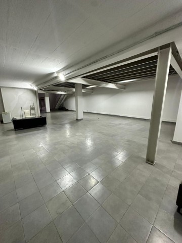 Venda LOJA COM 600 M² NA NA AVENIDA LINO DIAS (INGOMBOTAS)