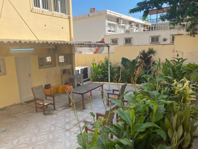 Venda Vivenda Tríplex V5+1, na avenida Luanda Cabral Moncada
