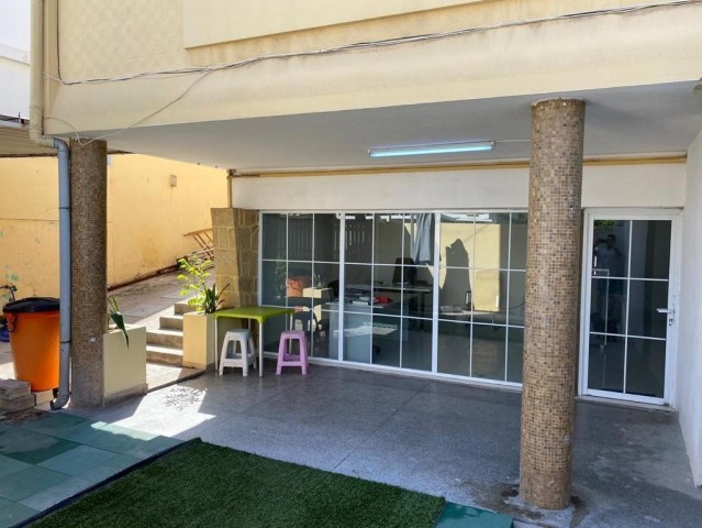 Venda Vivenda Tríplex V5+1, na avenida Luanda Cabral Moncada