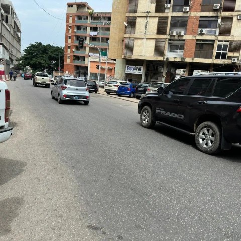 Venda Moradia de tipologia T8 com anexo, no Kinaxixi, centro da Cidade