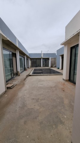Venda Vivenda V5 no bairro Bem-vindo (inacabada)