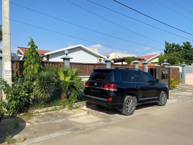 Venda Excelente Vivenda T4, na Urbanização Nova Vida/Projecto Nova Vida