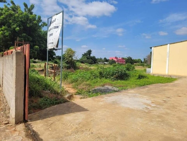 Venda TERRENO EM VIANA, POR DETRÁS DO PORTO SECO, COM UMA NAVE/ARMAZÉM
