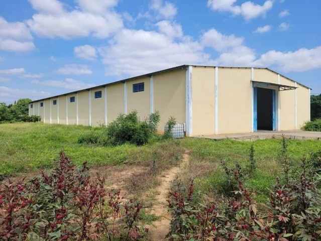 Venda TERRENO EM VIANA, POR DETRÁS DO PORTO SECO, COM UMA NAVE/ARMAZÉM