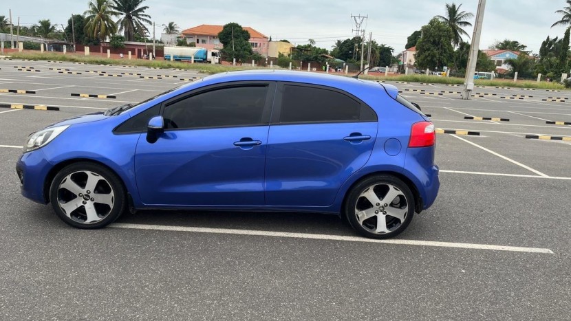 Venda Kia Rio genuíno da imporáfrica