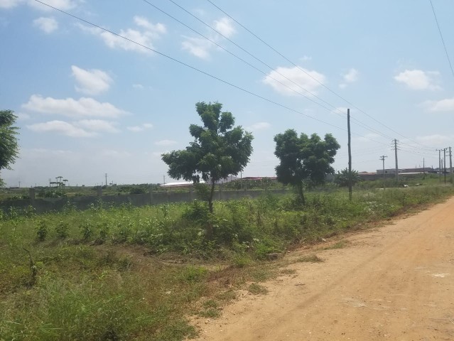 Venda Terreno de 8 hectares, na Via Expressa (Sentido Cacuaco/desvio do Zango)