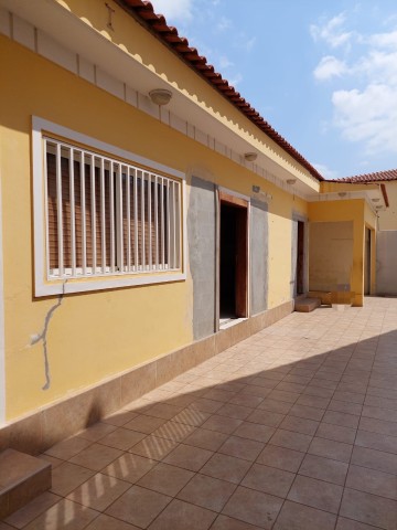 Venda Excelente Vivenda V6 com piscina e anexo, no Projecto Nova Vida / Urbanização Nova Vida