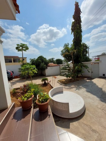 Venda Excelente Vivenda V6 com piscina e anexo, no Projecto Nova Vida / Urbanização Nova Vida