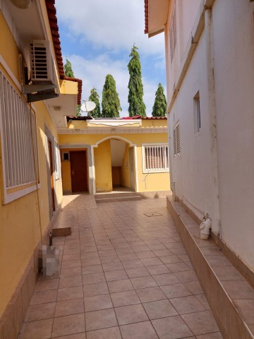 Venda Excelente Vivenda V6 com piscina e anexo, no Projecto Nova Vida / Urbanização Nova Vida
