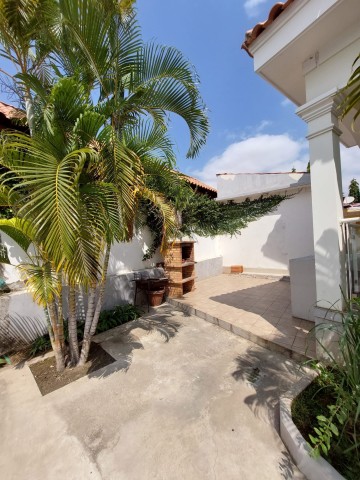Venda Excelente Vivenda V6 com piscina e anexo, no Projecto Nova Vida / Urbanização Nova Vida