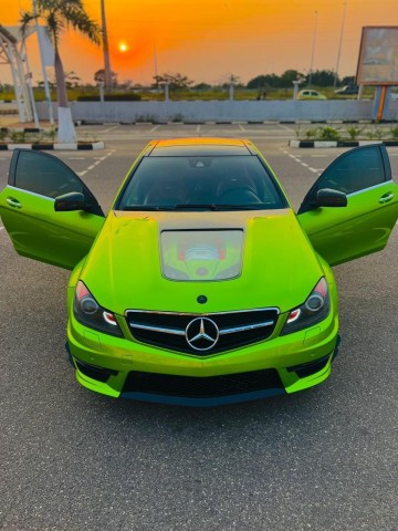 Venda Mercedes C63 AMG