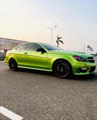 Venda Mercedes C63 AMG