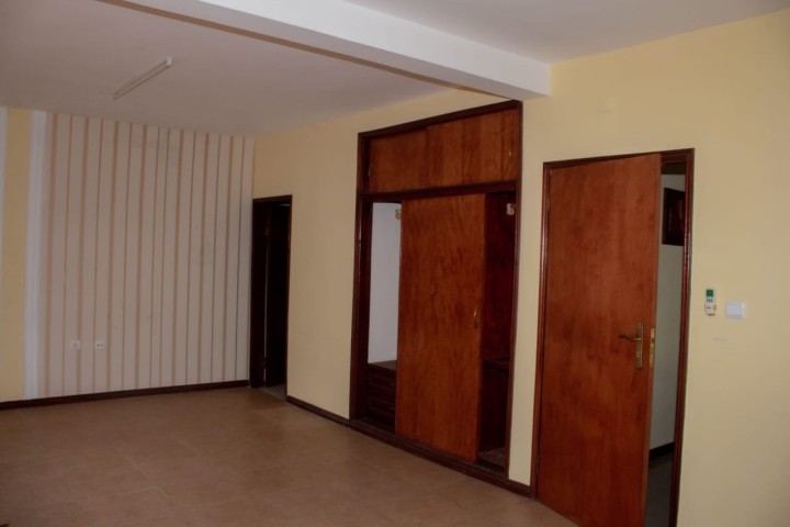 Venda Moradia T3 Duplex com Anexo - Ideal para Escritório e Habitação