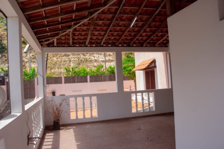 Venda Moradia T3 Duplex com Anexo - Ideal para Escritório e Habitação