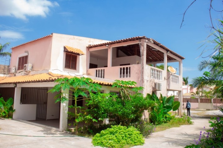 Venda Moradia T3 Duplex com Anexo - Ideal para Escritório e Habitação