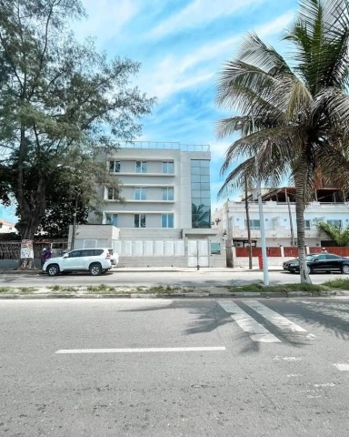 Venda Edifício de 3 andares sito na cidade ~c