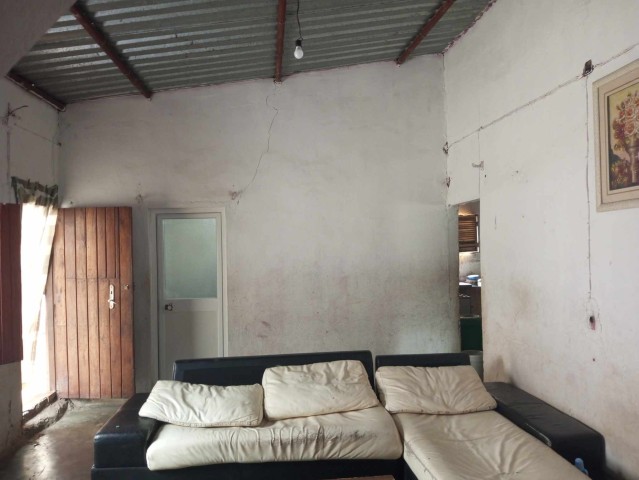 Venda Casa grande e com anexos