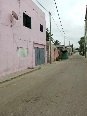 Venda Casa grande e com anexos