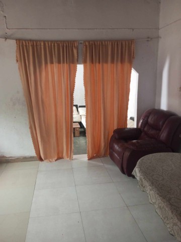 Venda Casa grande e com anexos
