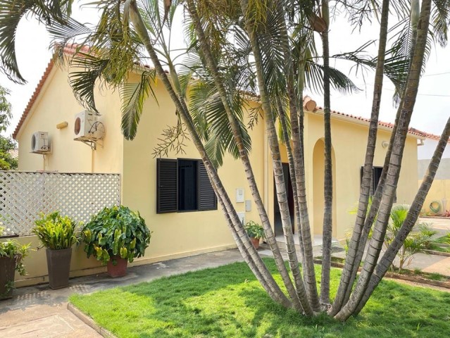 Venda MORADIA T2+2 DE ESQUINA(QUINTAL VASTO) NO PATRIOTA, PRÓXIMO À CLÍNICA HELPED